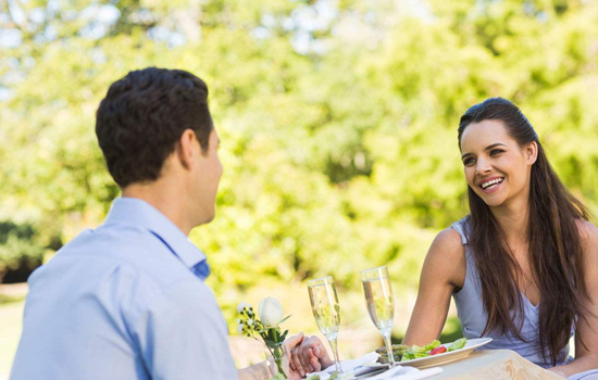 跟女生聊天如何找话题 这8件事千万别做