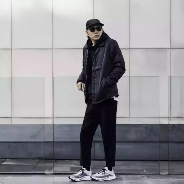 男生冬天黑色衣服怎么搭配 穿衣方法