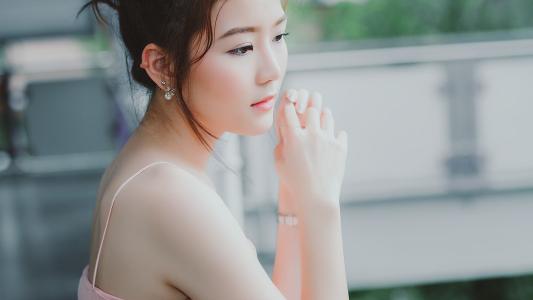 如何把女生从别人手里抢回来?第1张