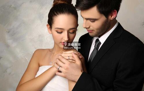 约会的6个小动作判断你们是否有戏