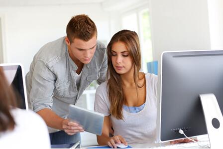 男上司喜欢女下属的表现有哪些?