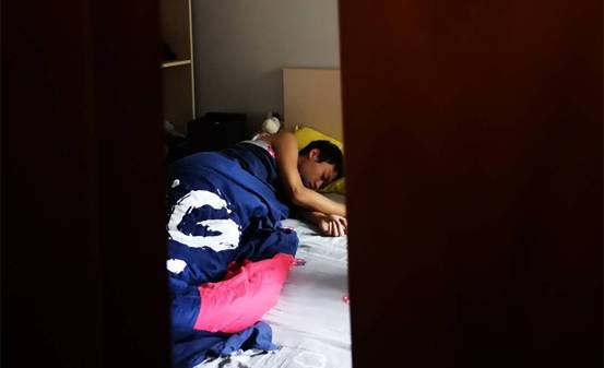中国式玩家：蹦野迪上水床、骗哑炮戴假套，睡400个女人还嫌少第10张