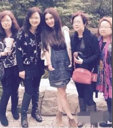 如何提高搭讪成功率 女生旁边有闺蜜该如何搭讪