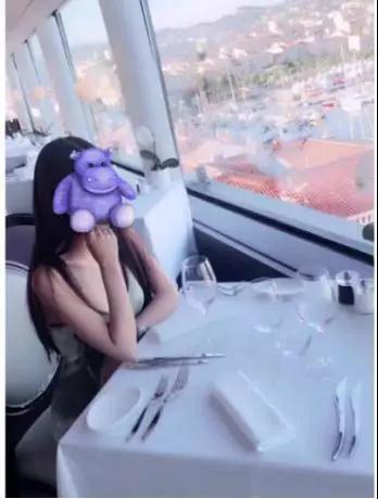 我在陌陌上 用一张性感自拍吊了1000个凯子