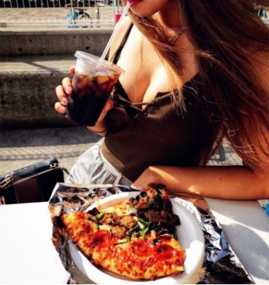 我在陌陌上 用一张性感自拍吊了1000个凯子