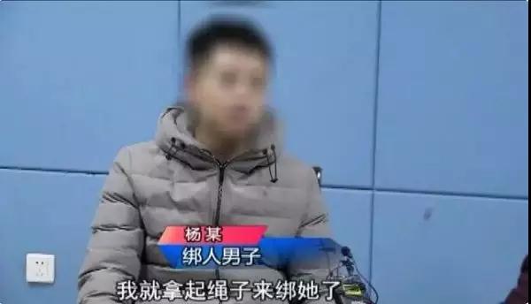 女主播为了爆红裸聊 惨遭截图敲诈还要求陪睡 话题推荐