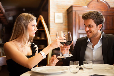 约会怎么提升关系？4个技巧自然的带女生回你家第4张