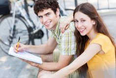 和女朋友越来越没话聊正常吗？怎么办？