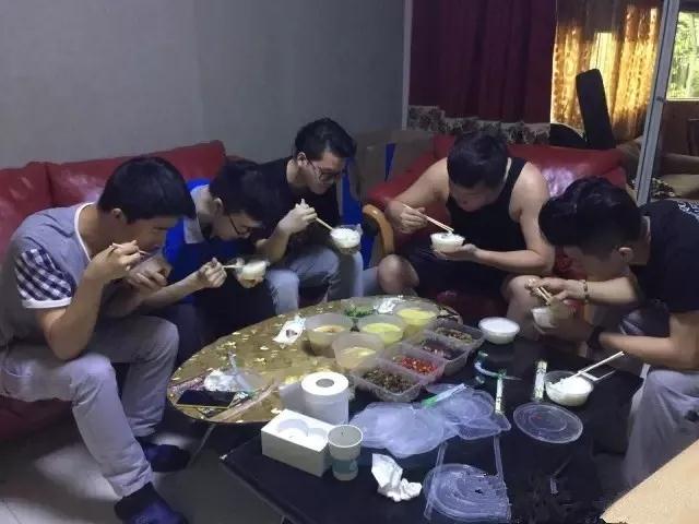我有10个把妹+创业经验，价值100万，但今天免费第10张
