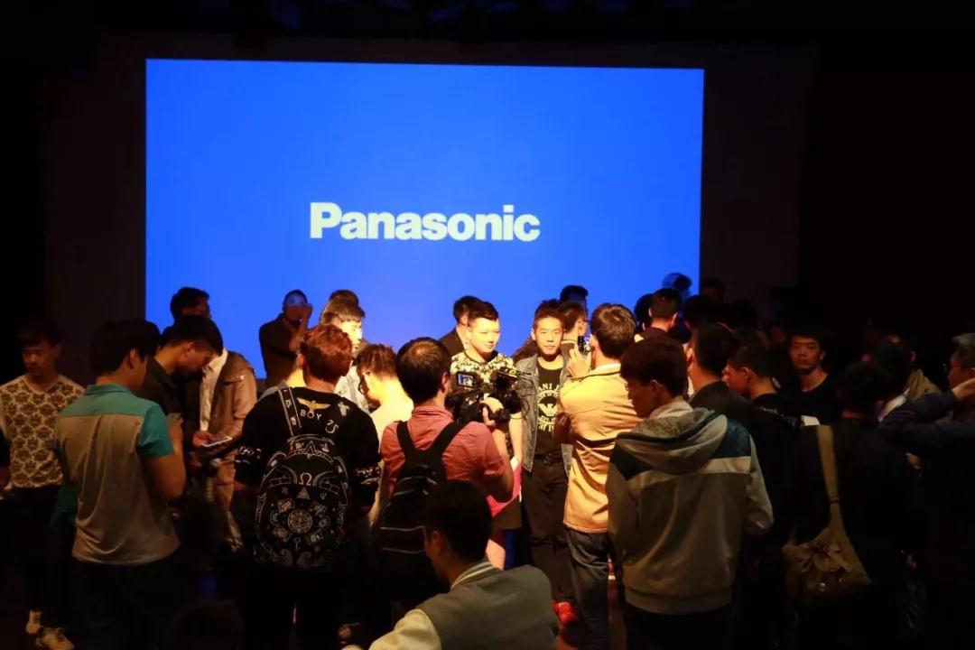 我有10个把妹+创业经验，价值100万，但今天免费第13张