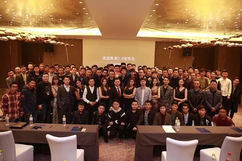 我有10个把妹+创业经验，价值100万，但今天免费第15张