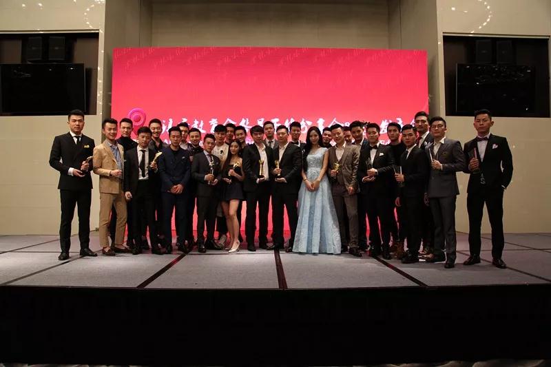 我有10个把妹+创业经验，价值100万，但今天免费第17张