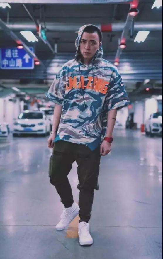 男生穿衣颜色搭配技巧，告别一身黑第14张