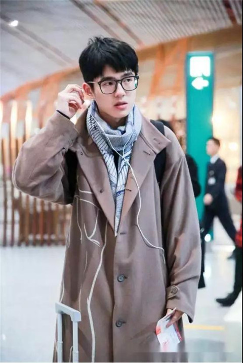 男士戴什么眼镜好看？选对眼镜颜值提升堪比整容第13张