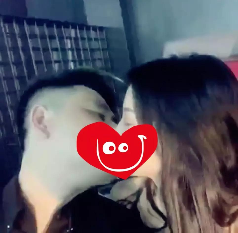 实战聊天案列：2女争1男，我被长腿小姐姐疯狂kiss第15张