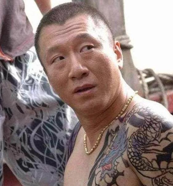 东北男人谈恋爱太难了，“社会摇”的土嗨，令人窒息！第7张