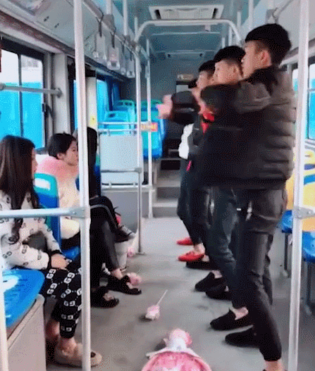 东北男人谈恋爱太难了，“社会摇”的土嗨，令人窒息！第16张