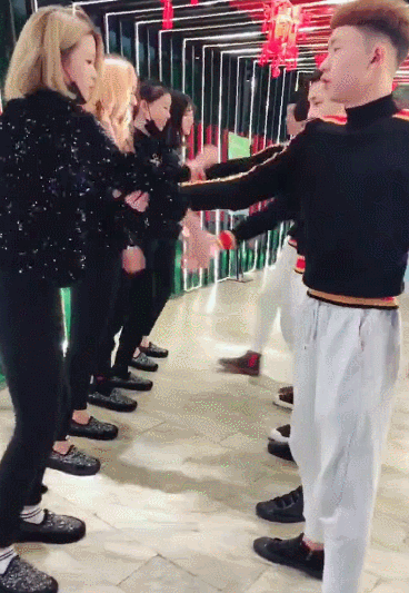 东北男人谈恋爱太难了，“社会摇”的土嗨，令人窒息！第21张