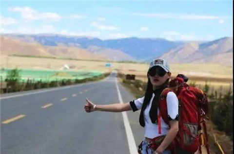 川藏线上的穷游搭车女，用身体走完一场灵魂之旅第2张