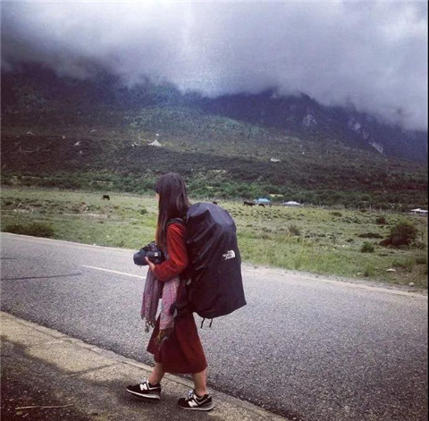 川藏线上的穷游搭车女，用身体走完一场灵魂之旅第7张