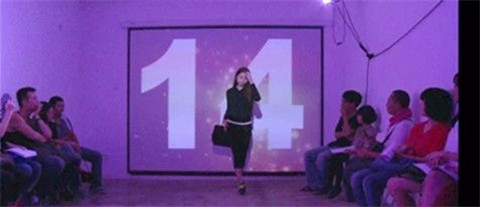 一场被“物化”的作秀，艺术家给5000名女性在线打分？第24张