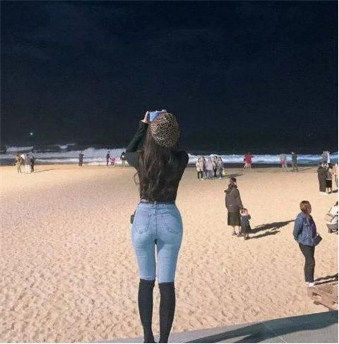 一场被“物化”的作秀，艺术家给5000名女性在线打分？第14张