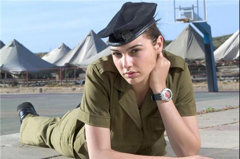 比基尼美女随时带枪，是以色列的特殊景观.....第7张
