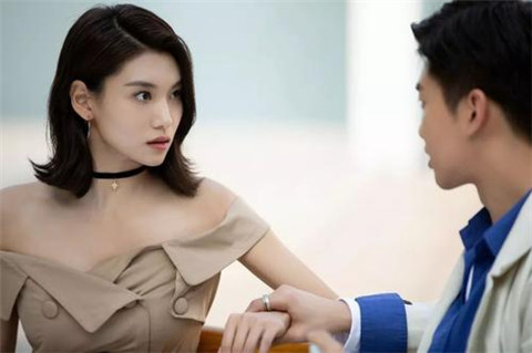 让女朋友别穿漏的衣服有错吗？第2张