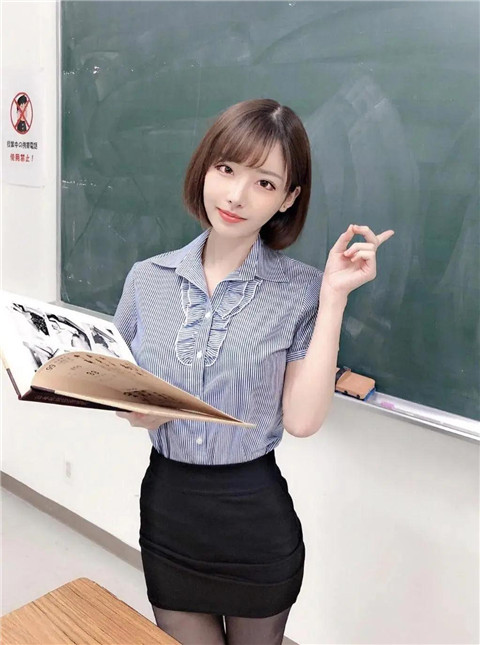 性感老师在线答疑：教会宅男任何东西！第2张