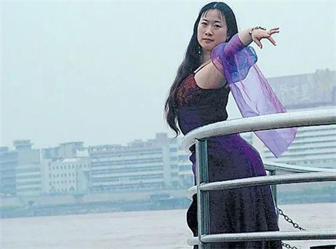 网红鼻祖逆天改命：资产上亿，至今单身，她经历了什么？第2张