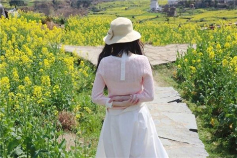 约女生第二次出来可以牵手吗？第3张