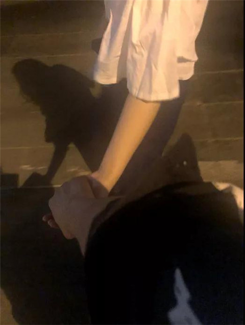 雨夜中的白衬衫女孩，我可以认识你么？第9张