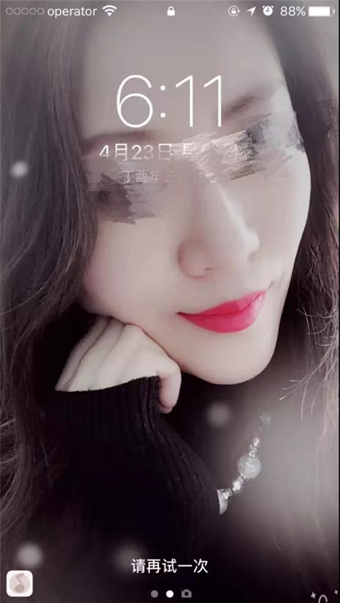 第一次约会，她把长腿搭在方向盘上…第1张