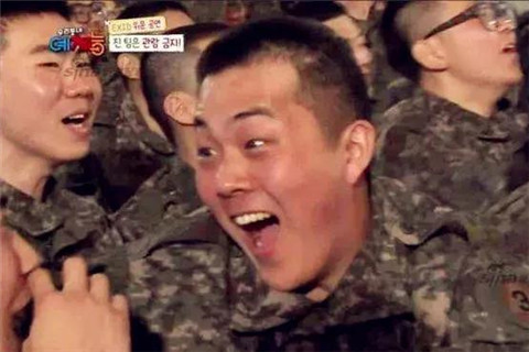 当性感女团遇到韩国士兵，少不了一场原始大狂欢！第14张