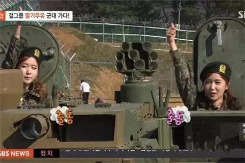 当性感女团遇到韩国士兵，少不了一场原始大狂欢！第26张