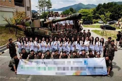 当性感女团遇到韩国士兵，少不了一场原始大狂欢！第27张
