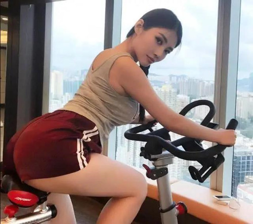 露胸、潜规则、色情擦边球，网大女主角是如何炼成的？第1张