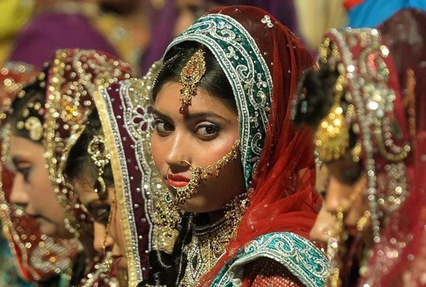 印度最牛男人：娶了39个老婆，每晚“翻牌”同床，生活堪比皇第5张