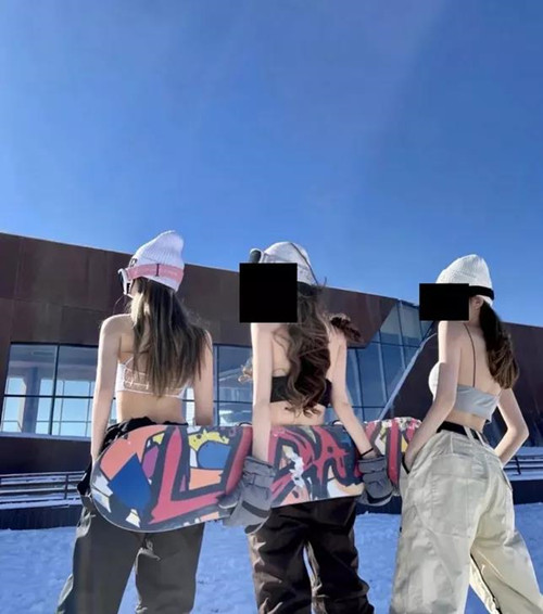 一边露大腿一边逛寺庙，这届佛媛的操作真野第17张