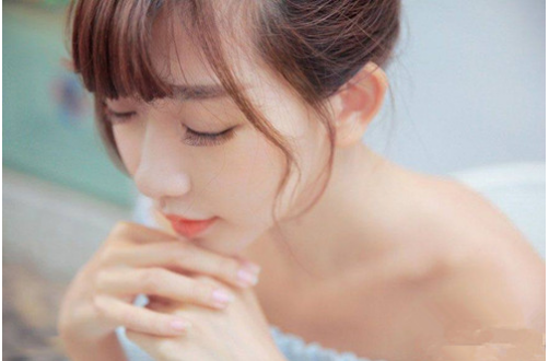 喜欢一个文静的女生怎么追呢？